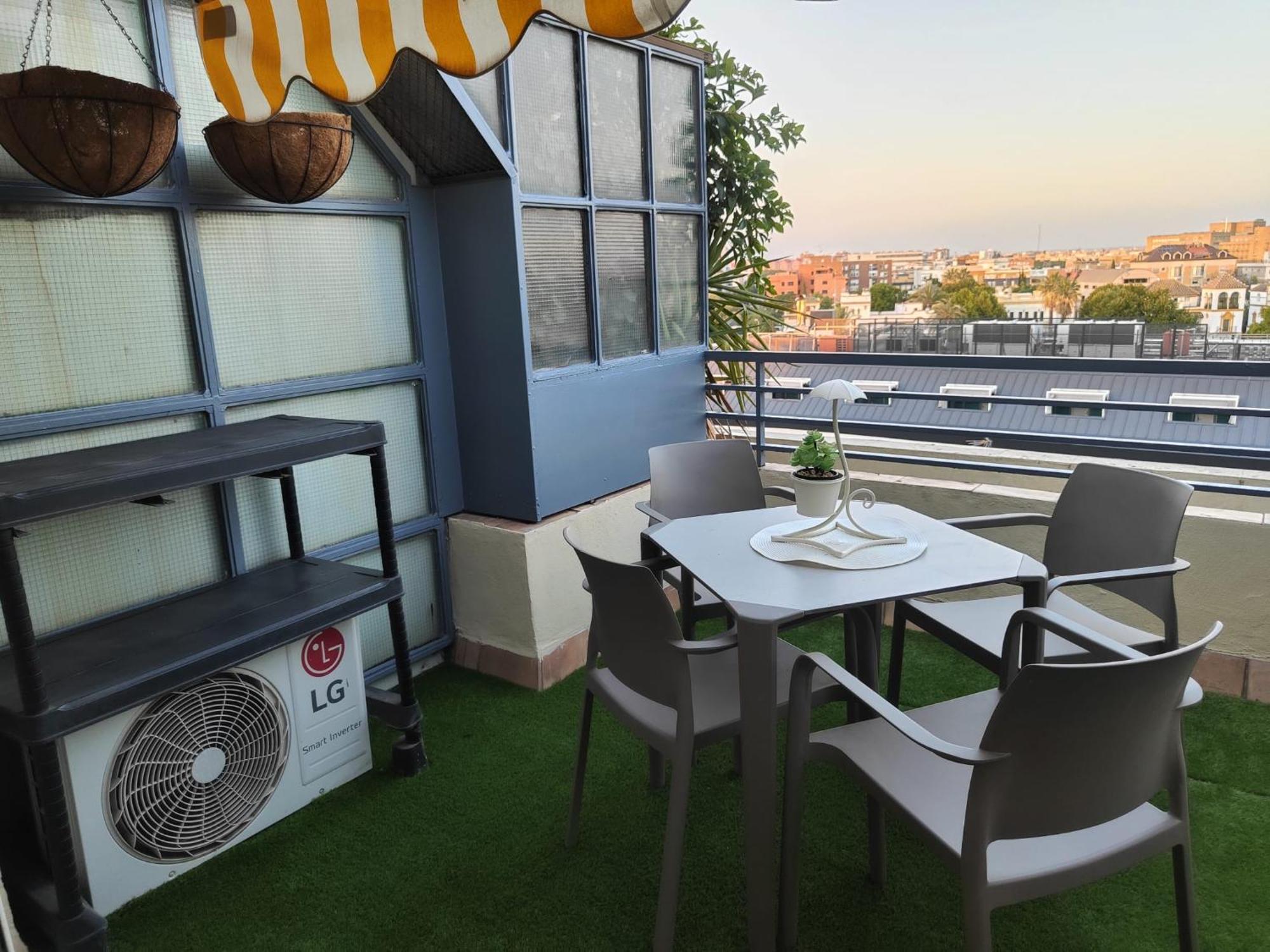 세비야 Agradable Duplex Terraza Virgen Del Rocio 아파트 외부 사진